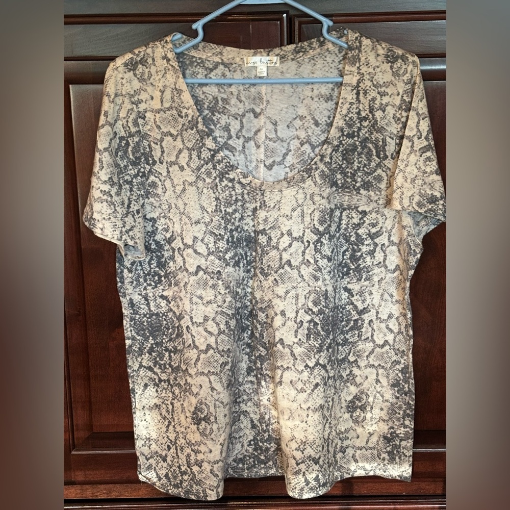 Nine Britton size XL snake skin V-Neck t-shirt